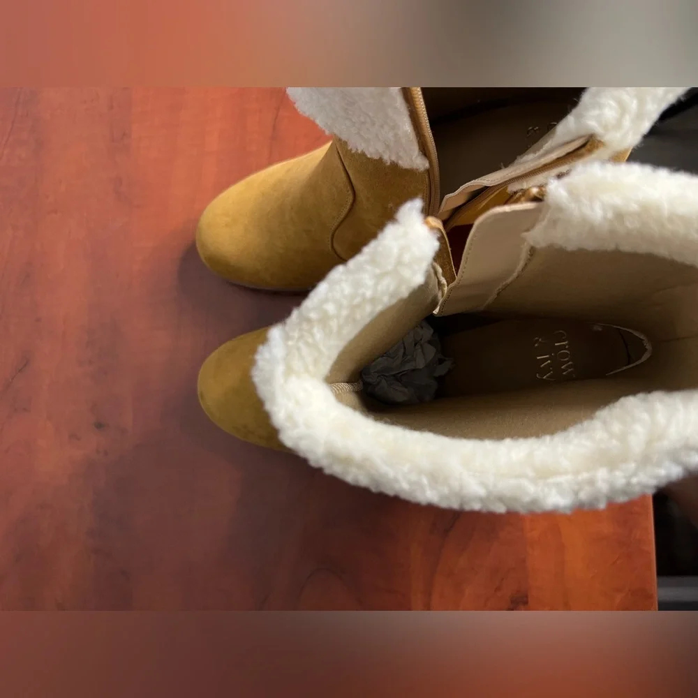 Crown & Ivy Women’s Tara Tan &‎ Fur Top Ankle Zipper Booties Size 9.5M Winter